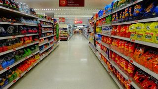 早朝からオープンの大型スーパー