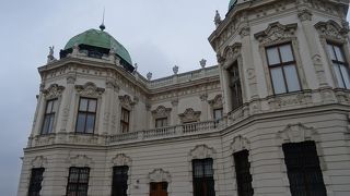 クリムトの『接吻』は、勿論、彼の作品の流れを見ることができます。