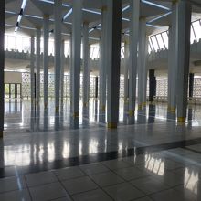 礼拝堂の反対側、こちらも礼拝所