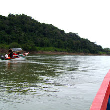 ヤシュチラン遺跡に向かうボート