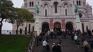 モンマルトルの丘へ～