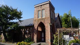 ずんぐりした形のいかにも丈夫そうな建物