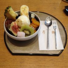 クリームみつまめ。夏なのでイチジクがのっています。