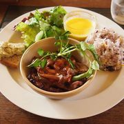 住宅街にあるお洒落なカフェ