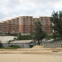 海岸から見たホテル