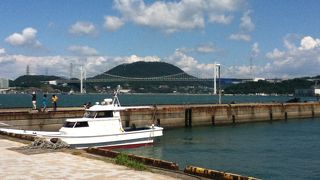 多くの船が行き交う関門海峡。素敵です。