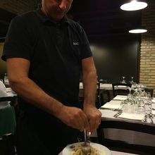 店員が目の前で混ぜてくれます