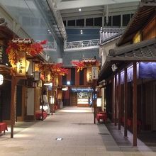 夜９時半頃の江戸小路はこんな感じ　