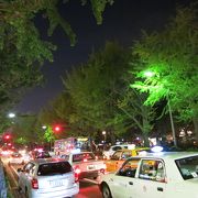 夜の公園通り