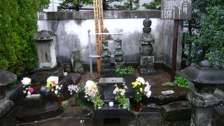 「自刃」という戦乱のなかの悲劇の場所。