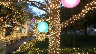 冬には青いLEDより赤いぼんぼりが似合う