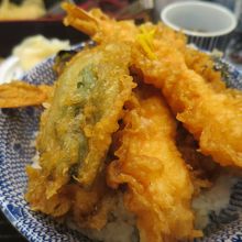 海老天丼、ご飯普通盛。