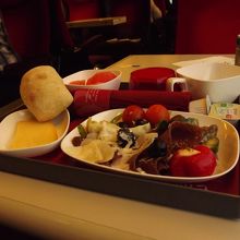 これが出された食事。なかなか残念。