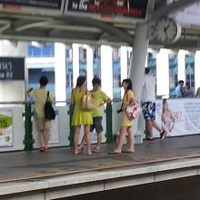 プラットホーム