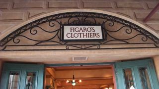 衣類などはここで。