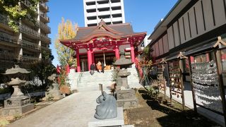 今どき珍しい富士塚がある