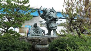 歌舞伎では安宅の関に代えられていますが、弁慶が義経を打ったのはここ