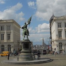 ロワイヤル広場側から 