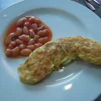 朝食　オムレツもつくよ