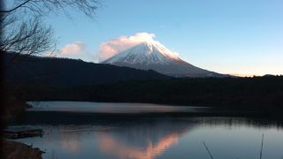 湖面に映る逆さ富士
