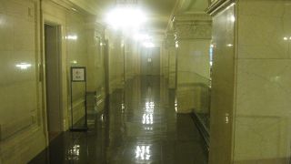 オフィスビルの重要文化財です。