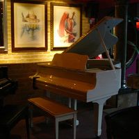 夜、ＢＧＭのようにピアノの演奏が聞こえました