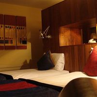 ベッドの頭側の奥にクロゼットもあり、とても広かったです。