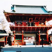 立派な随神門でした