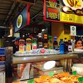 歴史あるマーケット。アメリカンな食べ物がずらり。