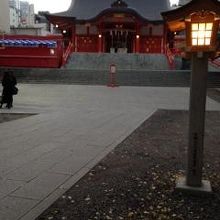 どっしりした重厚な拝殿