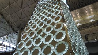 今年のクリスマスはスワロスキーのツリーでした