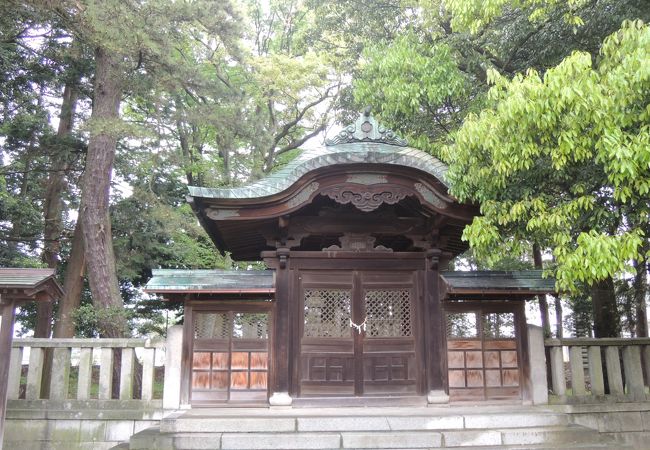 新田義貞公墓所　畑のなかにたたずむ寺