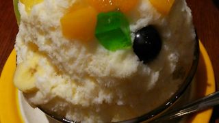 意外にも活気のある商店街