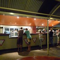 バーなどもあり