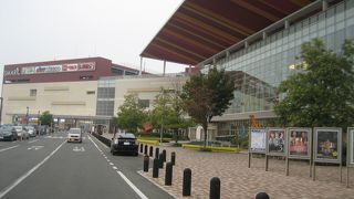 広い店内に色々なお店が揃っています