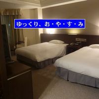 広々ベッドで、心地よい眠りにつきました。