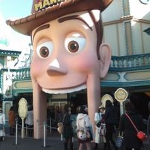 入口はインパクトがあります