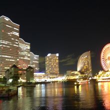 クィーンズタワーと大観覧車の夜景