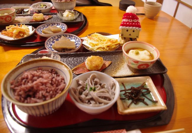 地産地消　地元のお母さんのおいしいお食事が頂けます