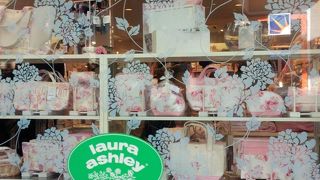 雑貨が豊富です。