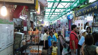 船着場にある市場