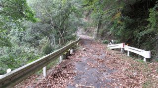 大文字橋・・・小さな滝の音色