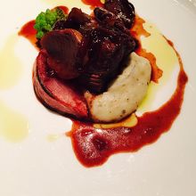 メインの肉料理です！みても食べても美味しいです！