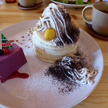 季節限定　モンブランとカシスのX'masパンケーキ