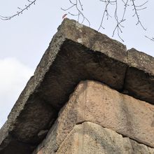 土塁の上部の武者返し
