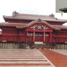 仙人走獣（右上）は、正殿の屋根には取り付けられていない