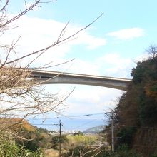 露天風呂から大分道と別府市内を眼下に