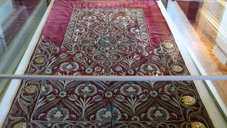 今は絨毯の展示室・・・