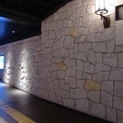 以前は福岡城の堀がありました