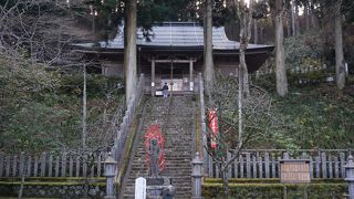 金剛山山頂から歩いてすぐ